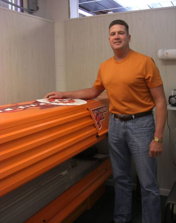 Eric and wide body tanning bed